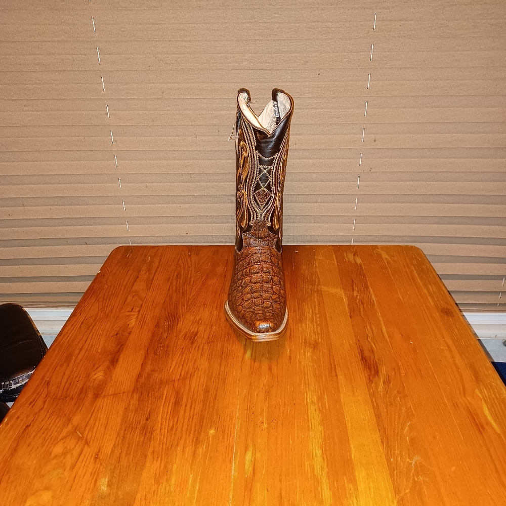 Boots - Picture 5 of 6
